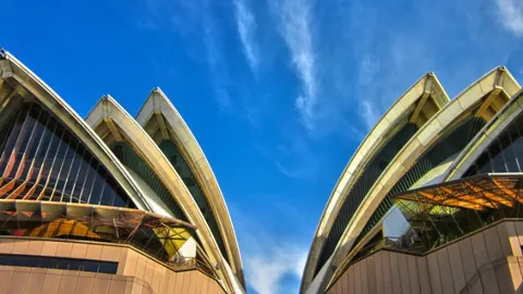 “科隆队先拔头筹，泰格斯头球建功领先对手”