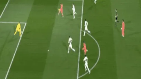 梅里诺侥幸：脚踝危机解除，幸运逃生记